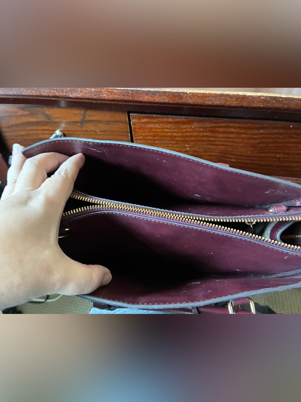 Michael Kors Medium Sheila Satchel - Picture 6 of 7